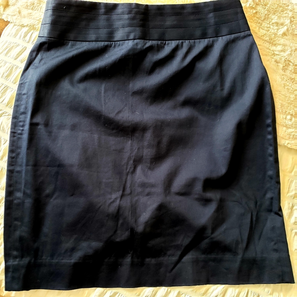 "Banana Republic" Stretch Size 8 Navy Skirt